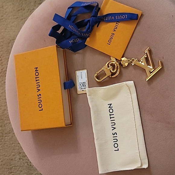 ✨️⚘️LV M65216 Facettes Bag Charm & Key Holder⚘️✨️ - Picture 1 of 15
